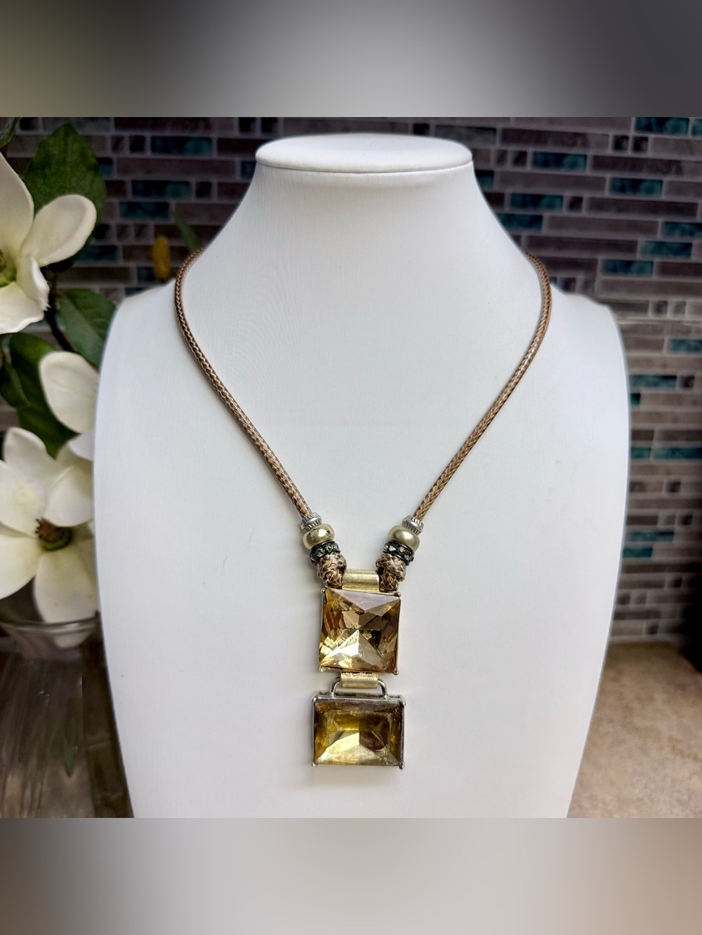 Chico’s champagne colored rhinestone pendant necklace
